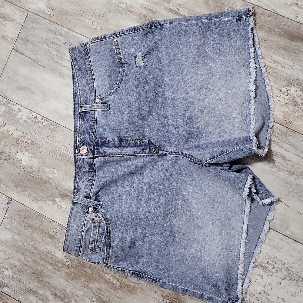 NWOT Seven7 Weekend Jean Shorts